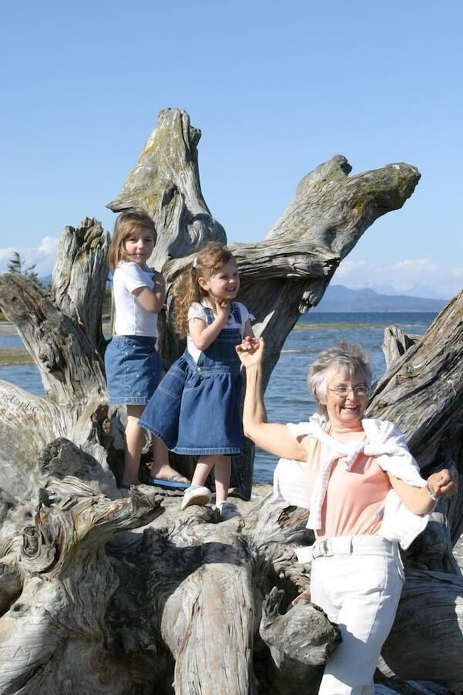Oceanside Village Resort Parksville Extérieur photo