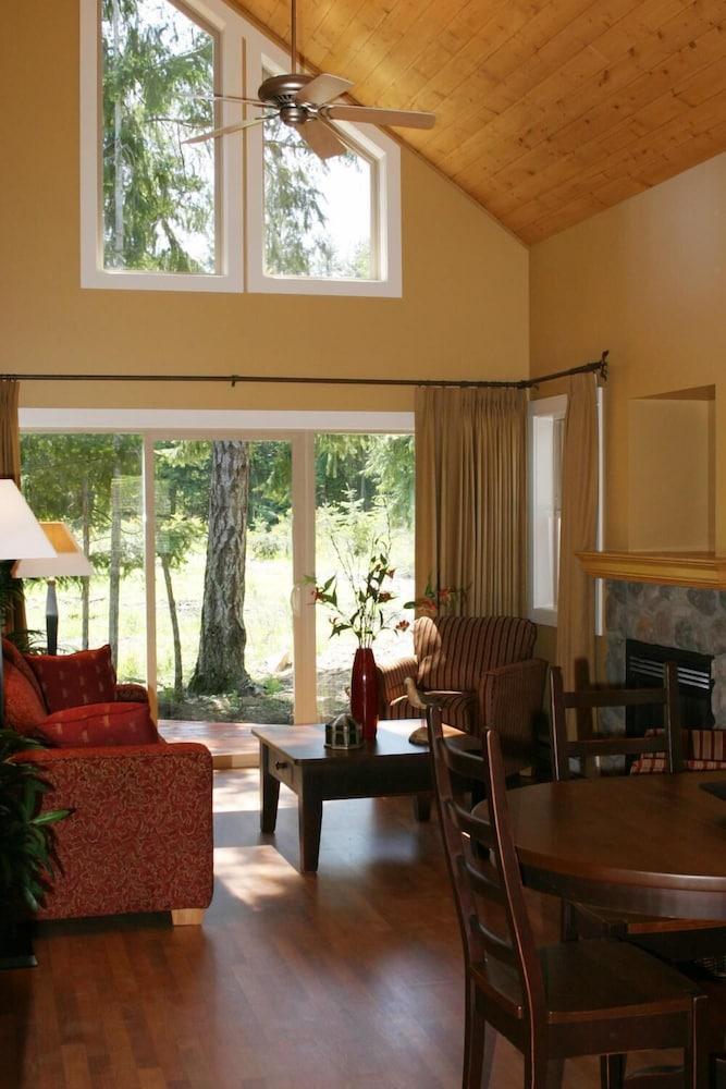 Oceanside Village Resort Parksville Extérieur photo