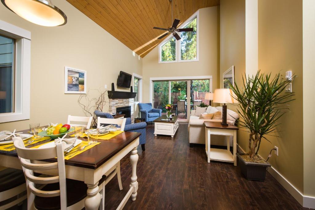 Oceanside Village Resort Parksville Extérieur photo