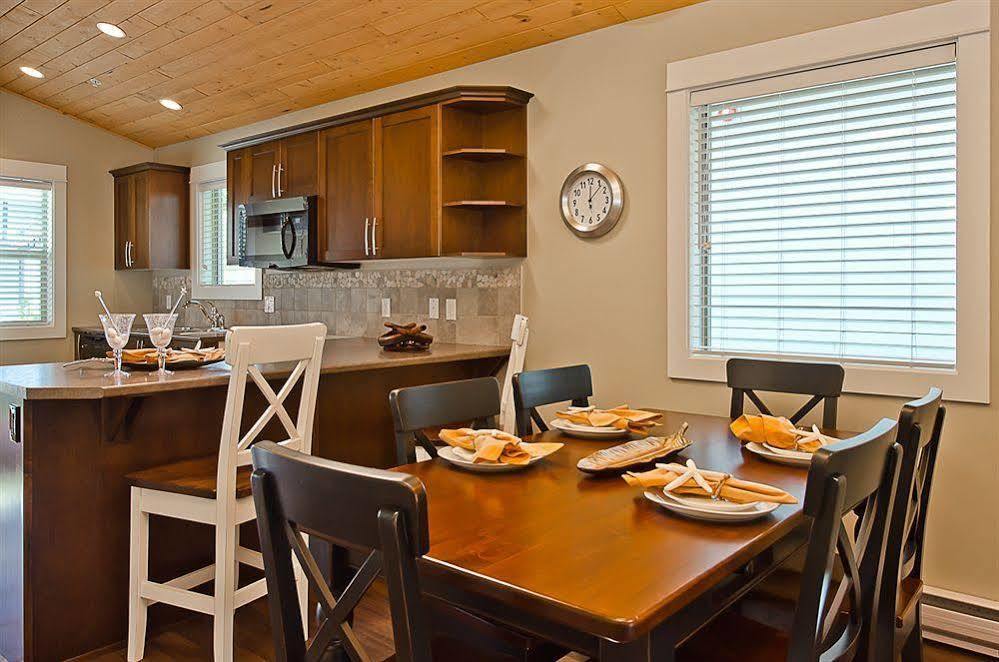Oceanside Village Resort Parksville Extérieur photo