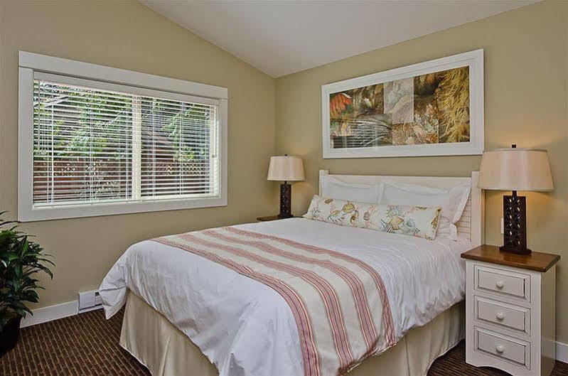 Oceanside Village Resort Parksville Extérieur photo